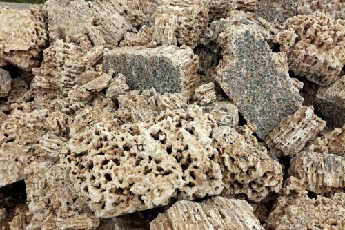  Крымский природный меотис фр. 100-500 мм.  купить в Москве меотис бежевый рыжий молочный желтый ракушечник 4 500 руб/т   фото 