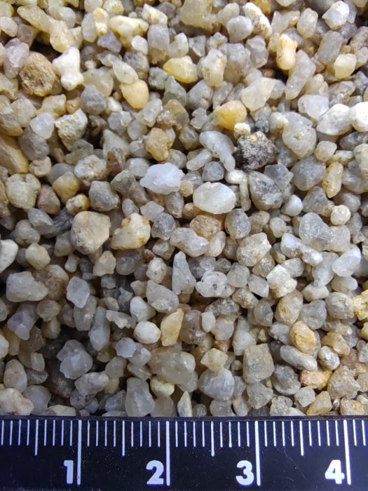 Кварцевый песок для площадок фр. 2-5 мм.  купить в Москве фото 