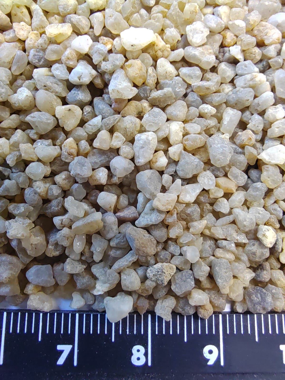 Кварцевый песок для водоподготовки фр. 1,6-3 мм.  купить в Москве фото 