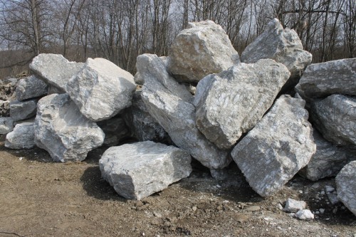  Мраморизированный известняк фр.500-1500 мм.  купить в Москве    7 000 руб/т   фото 