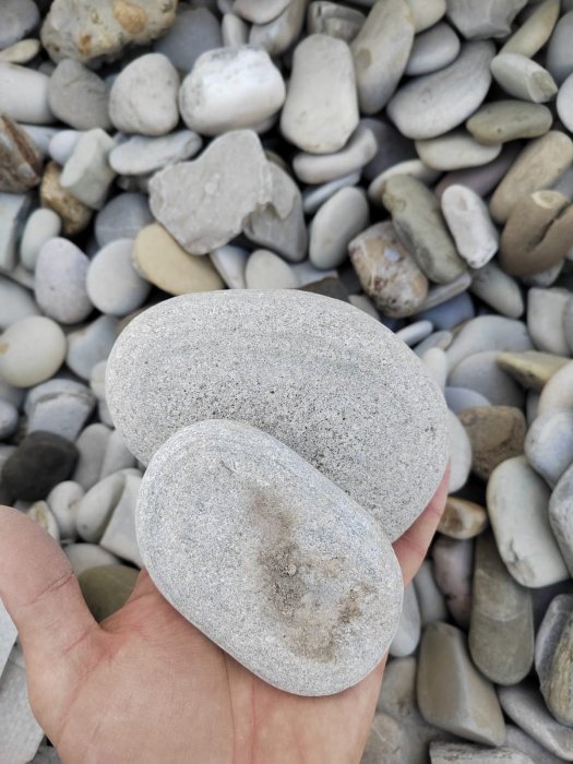 Галька черноморская фр. 50-100 мм.  купить с доставкой в Москву фото 