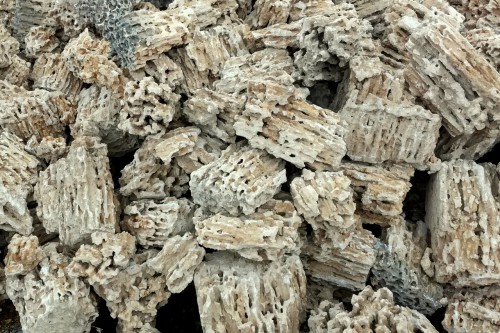 Крымский природный меотис фр. 100-500 мм.  купить в Москве меотис бежевый рыжий молочный желтый ракушечник 4 500 руб/т   фото 