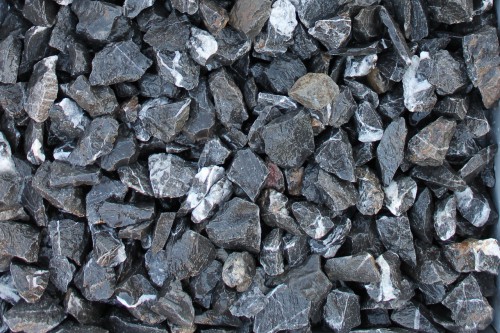  Щебень крошка черный (мрамор) фр. 20-40 мм.  купить  в Москве мрамор черный с белыми прожилками мраморная каменная крошка 9000 руб/т   фото 