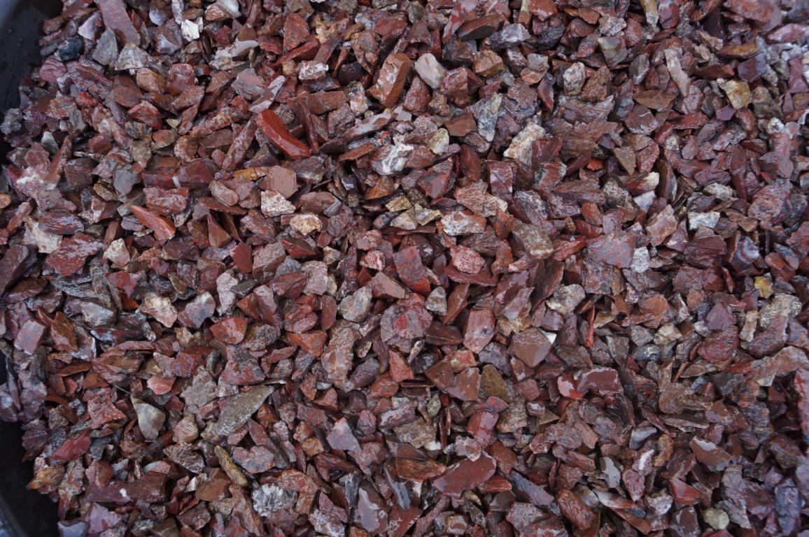  Щебень крошка красный (ЯШМА) фр. 10-20 мм.  купить  в Москве яшма красный, бордовый, оранжевый, рыжий декоративный каменный ландшафтный щебень колотый 6 600 руб/т   фото 