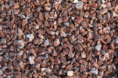 Розовая галька мраморная (щебень галтованный розовый) фр.5-10 мм.  купить  в Москве мрамор розовый, красный окатанный мраморный щебень декоративный ландшатфный 13500 руб/т   фото 