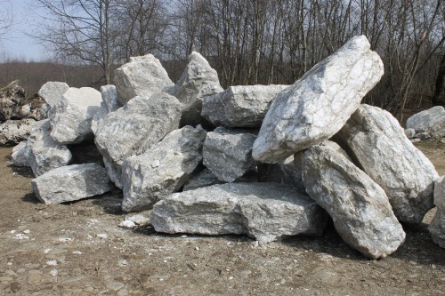  Мраморизированный известняк фр.500-1500 мм.  купить в Москве    7 000 руб/т   фото 