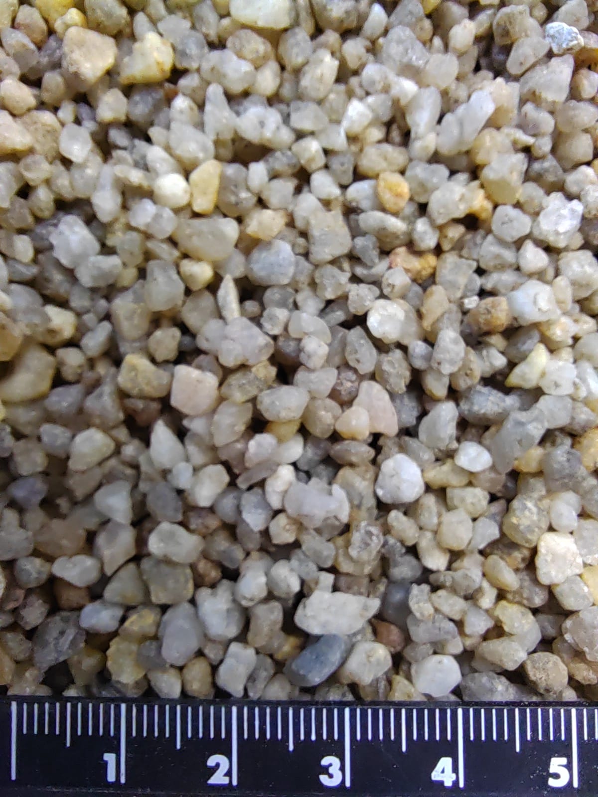 Кварцевый песок для площадок фр. 2-5 мм.  купить в Москве фото 