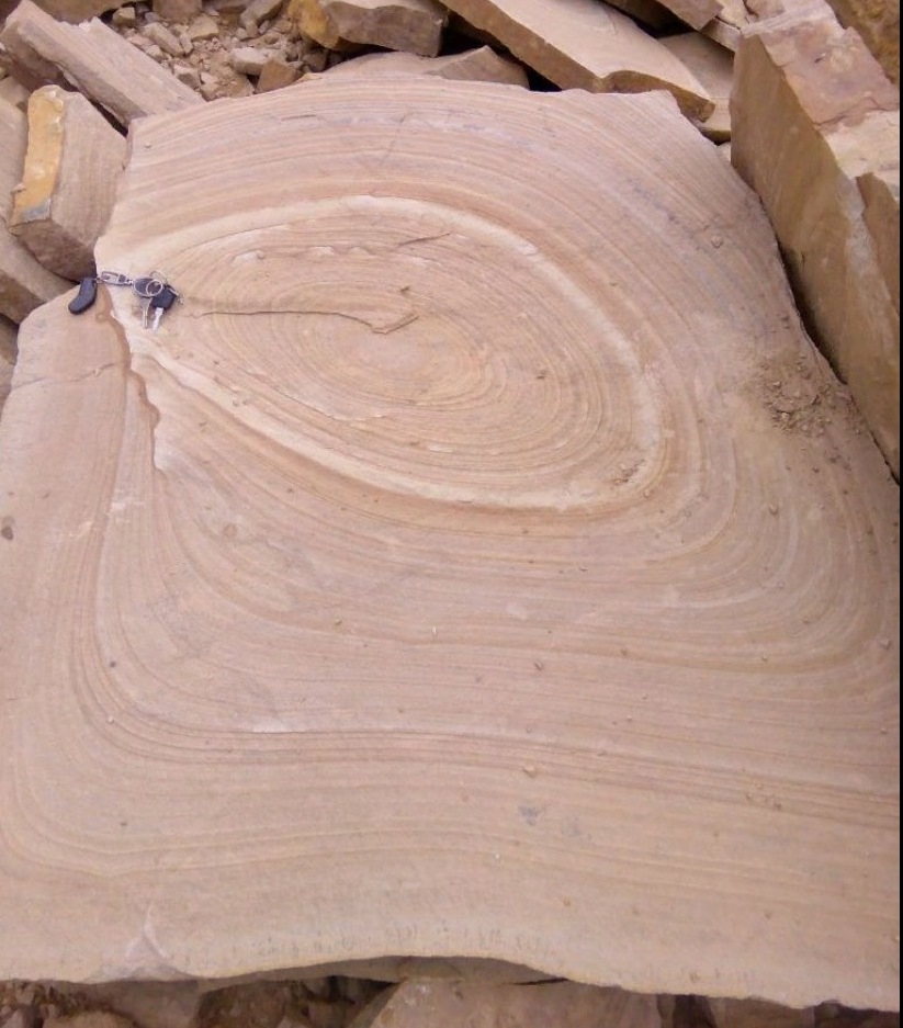 Форматный камень (плаха) пошаговая дорожка от 70-150 см (4 -12 см)  купить  в Москве плитняк  форматный плаха желтый песчаник 9 000 руб/т   фото 