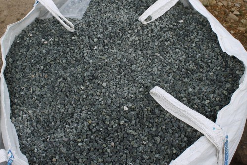  Щебень крошка зеленый (змеевик) фр. 10-20 мм.  купить  в Москве змеевик зеленый, салатовый декоративная ландшафтная каменная крошка щебня 7 200 руб/т   фото 