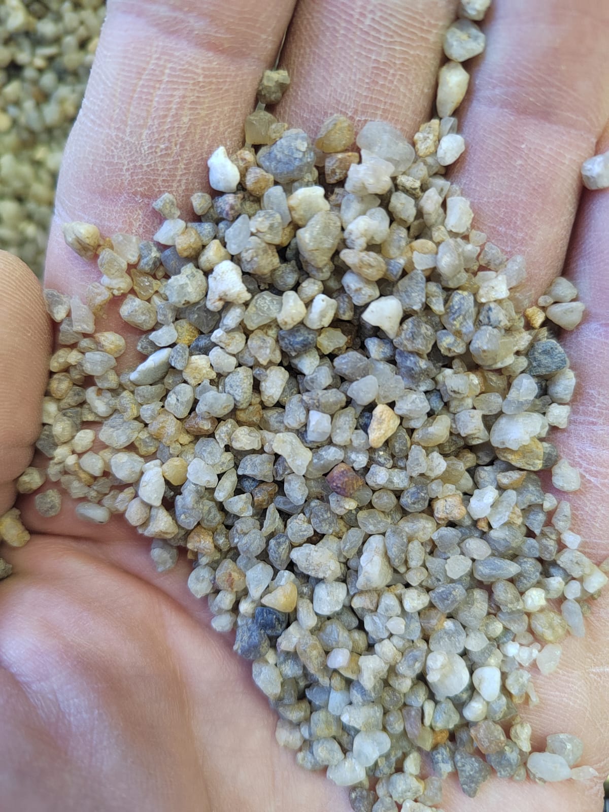 Кварцевый песок сухой фракцинированный фр. 1,6-4 мм.  купить в Москве фото 