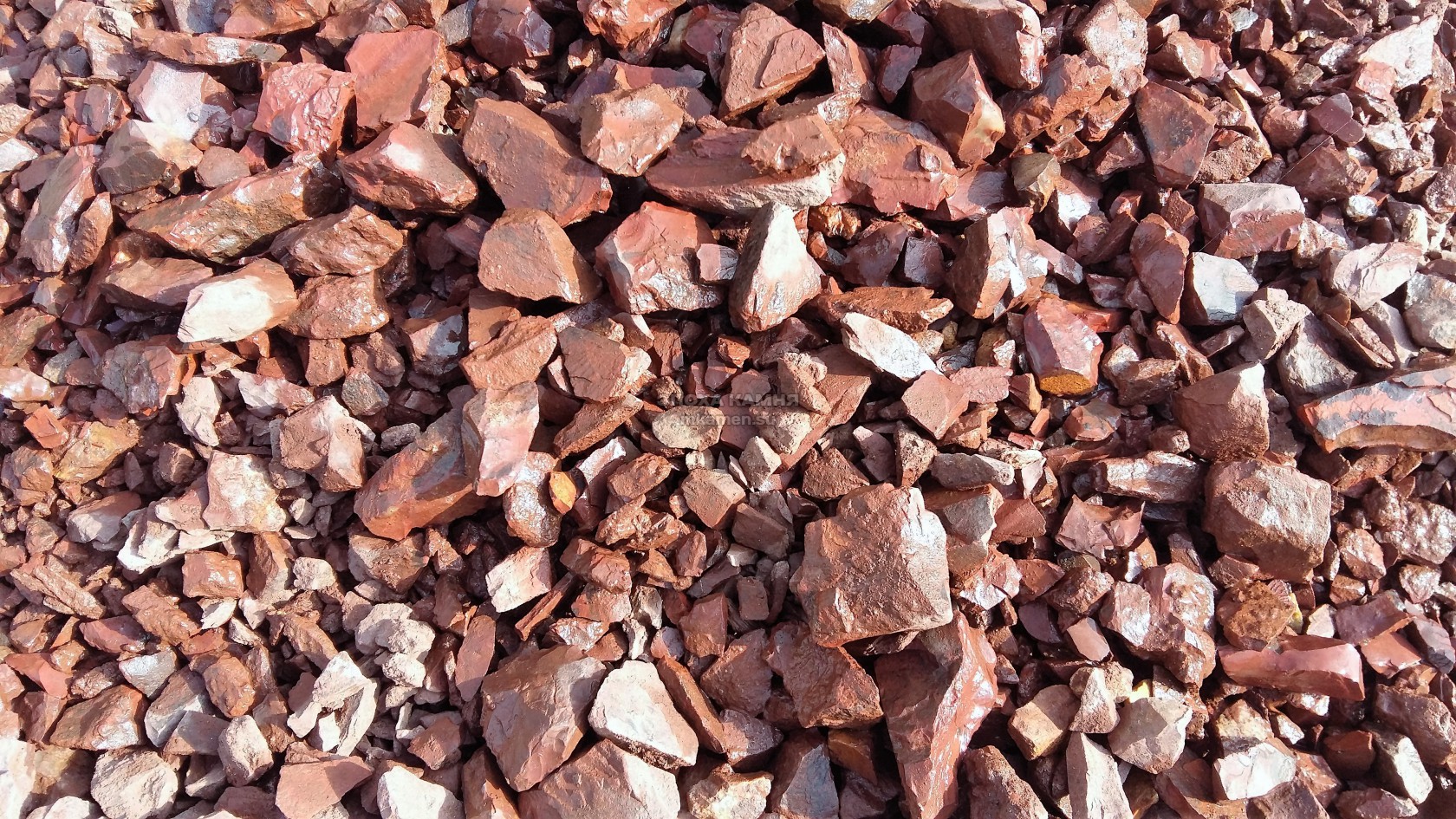  Щебень крошка красный (ЯШМА) фр. 10-20 мм.  купить  в Москве яшма красный, бордовый, оранжевый, рыжий декоративный каменный ландшафтный щебень колотый 6 600 руб/т   фото 
