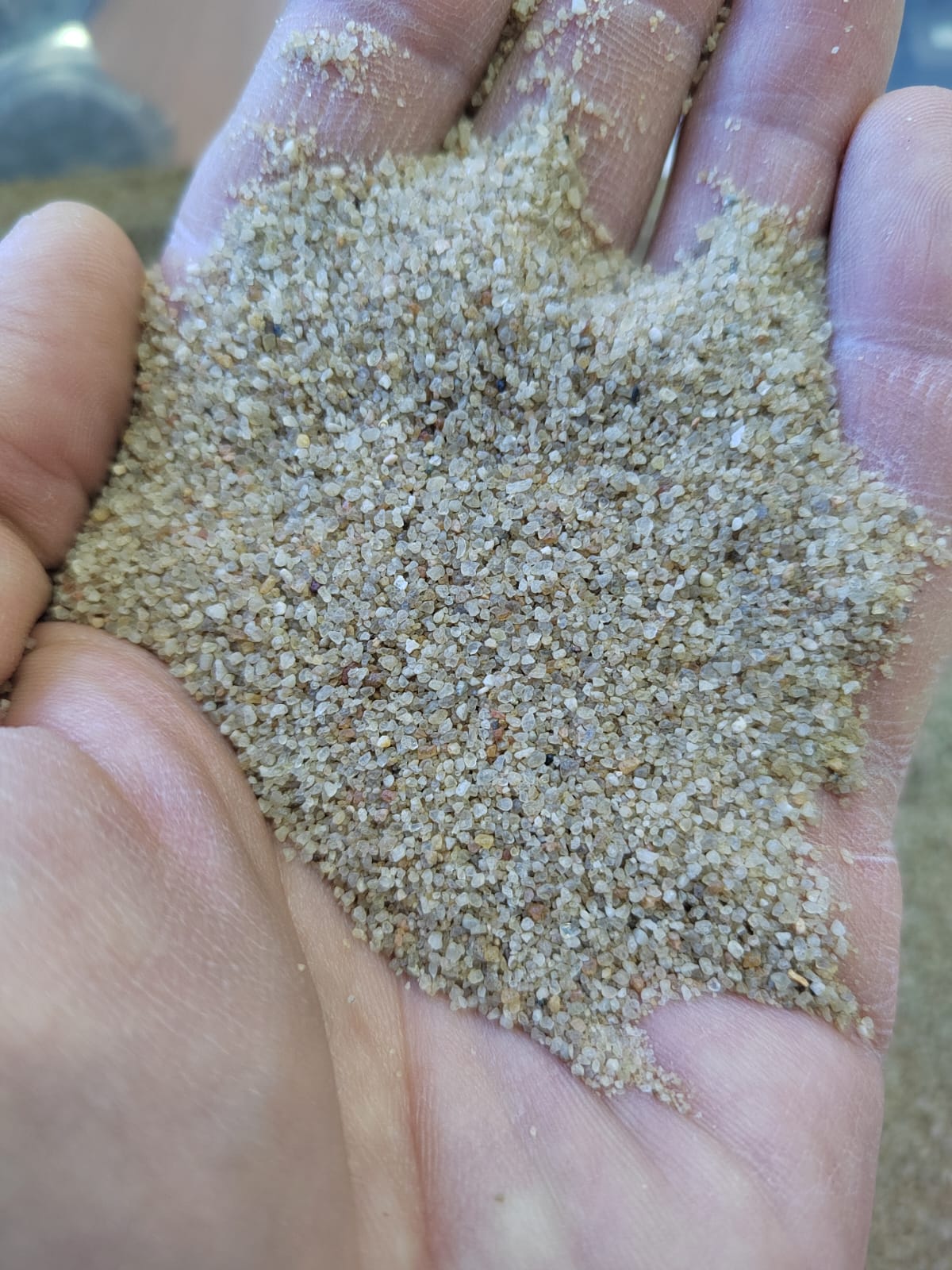 Кварцевый песок для площадок фр. 0,3 - 1 мм.  купить в Москве фото 