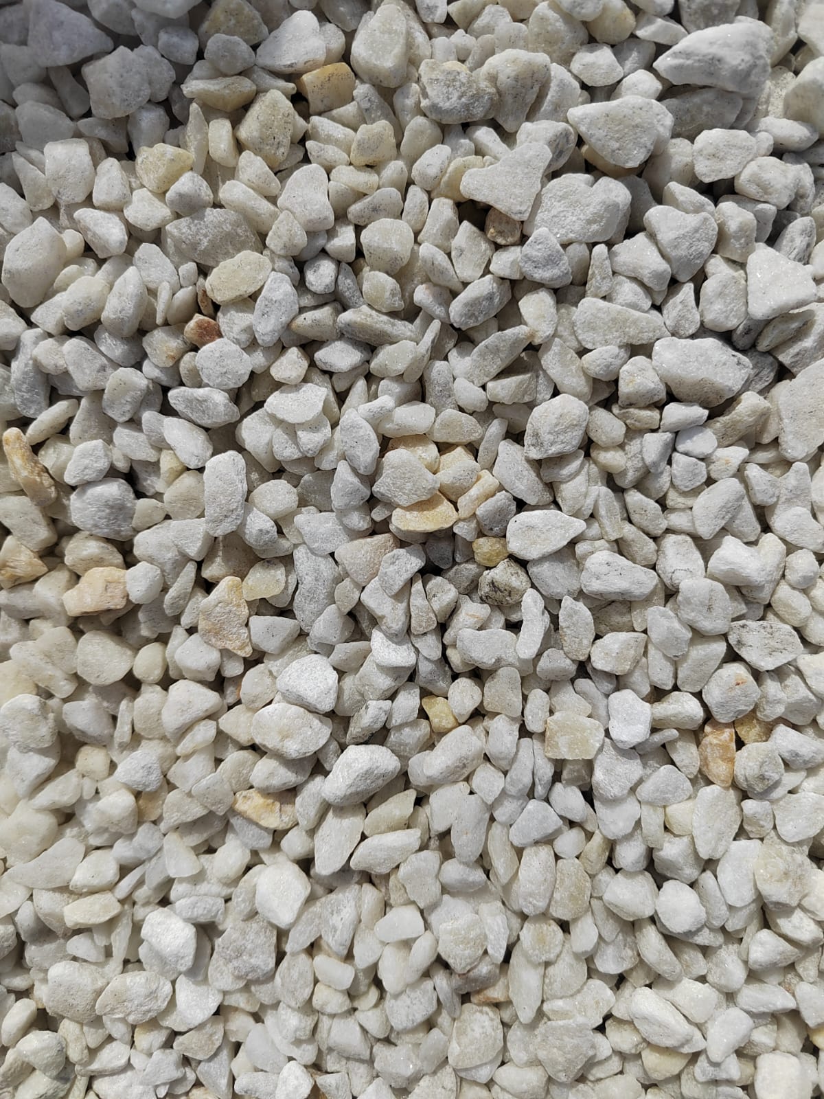  Мраморная крошка, щебень, цвет-белый, фр. 5-10 мм.  купить  в Москве мрамор белый, айвори, молочный мраморная каменная крошка ландшафтная 9500 руб/т   фото 