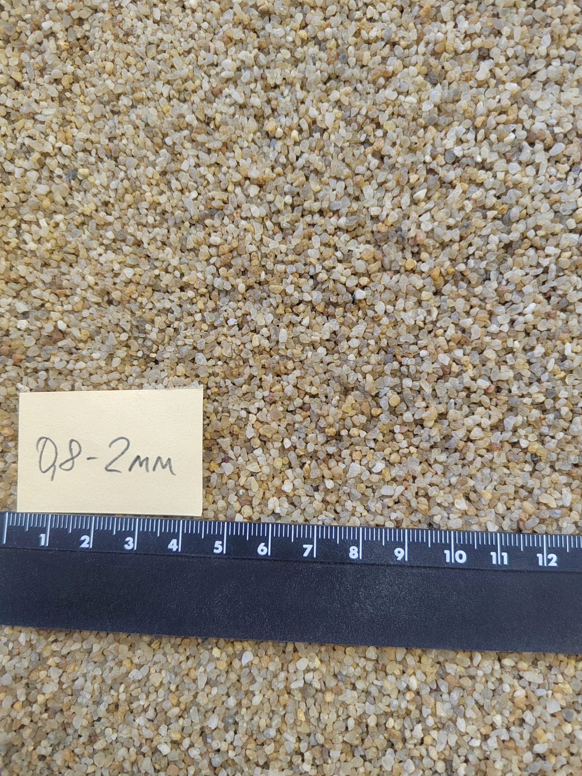 Кварцевый песок для площадок фр. 0,8 - 2 мм.  купить в Москве фото 