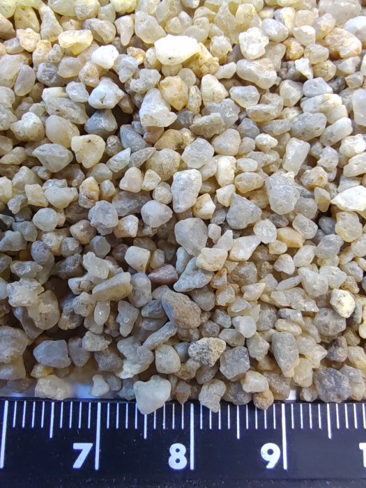 Кварцевый песок для водоподготовки фр. 1,6-3 мм.  купить в Москве фото 