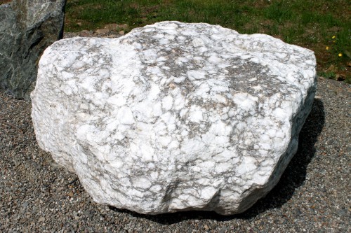  Мраморизированный известняк фр.500-1500 мм.  купить в Москве    7 000 руб/т   фото 