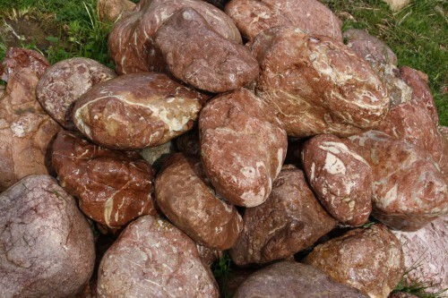  Розовый валунчик фр.100-300 мм.  купить в Москве крупный природный камень розовый, серый молочный красный речной галечник природный 7850 руб/т   фото 