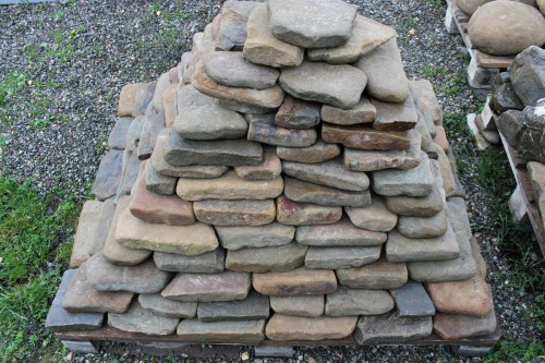 Песчаник галтованный для облицовки (фр. 2-5 см)  купить  в Москве песчник рыжий желтый серый песчаник окатанный речной 6 000 руб/т   фото 