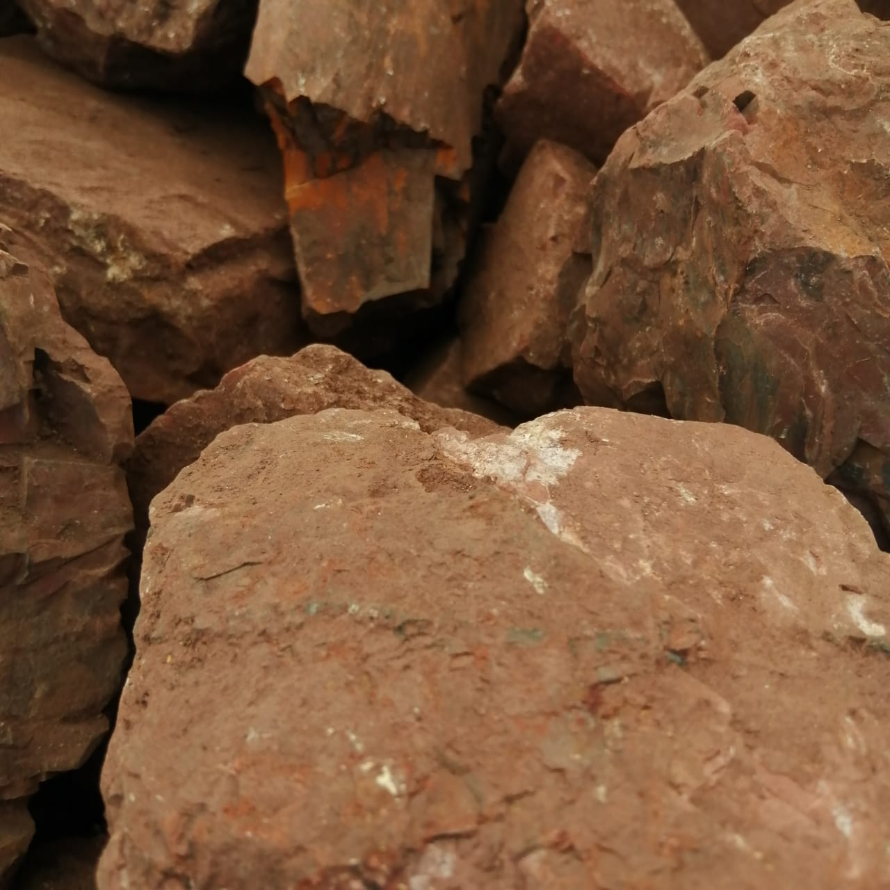 фото Яшма красная  (фр. 70-100 мм)  купить в Москве в интернет-портале 