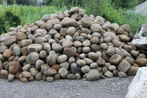  Песчаник ядра, фр. 100-300 мм  купить в Москве песчаник бежевый серый рыжий речная галька 5 000 руб/т   фото 