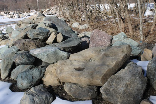  Гранит скальник (серо-зеленый) фр. 500-1500 мм.  купить в Москве гранит мрамор  серый зеленый темно-серый глыба скальная колотая ландшафтная 7 500 руб/т   фото 