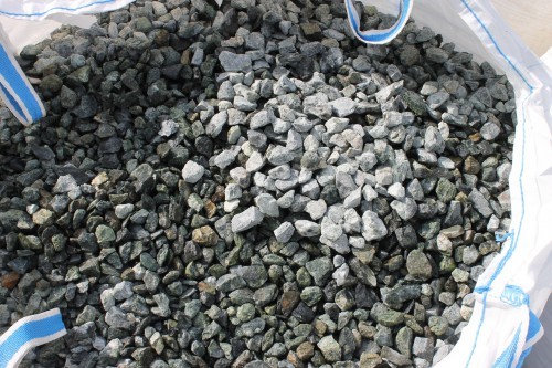  Щебень крошка зеленый (змеевик) фр. 20-40 мм.  купить  в Москве мрамор зеленый, салатовый ландшафтная мраморная крошка 7 200 руб/т   фото 