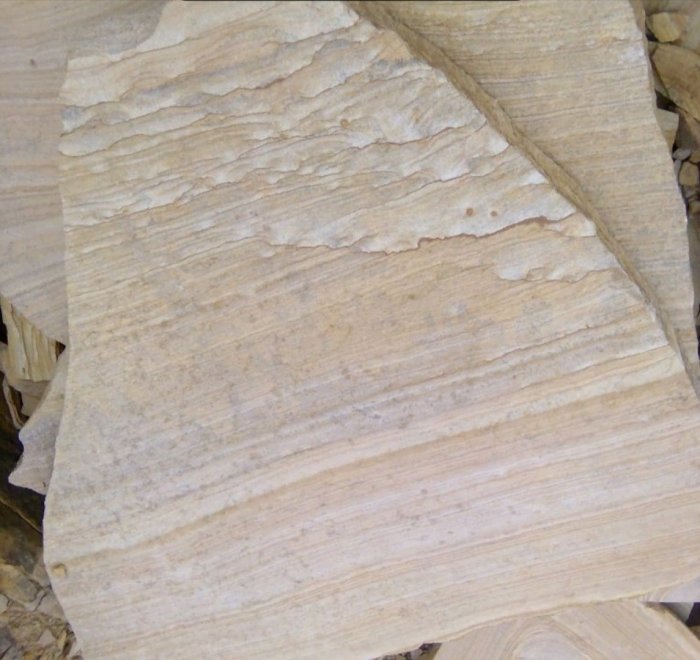  Песчаник пластушка желтый с рисунком (4-6 см)  купить  в Москве плитняк пластушка желтый с рисунком песчаник 9 000 руб/м3   фото 