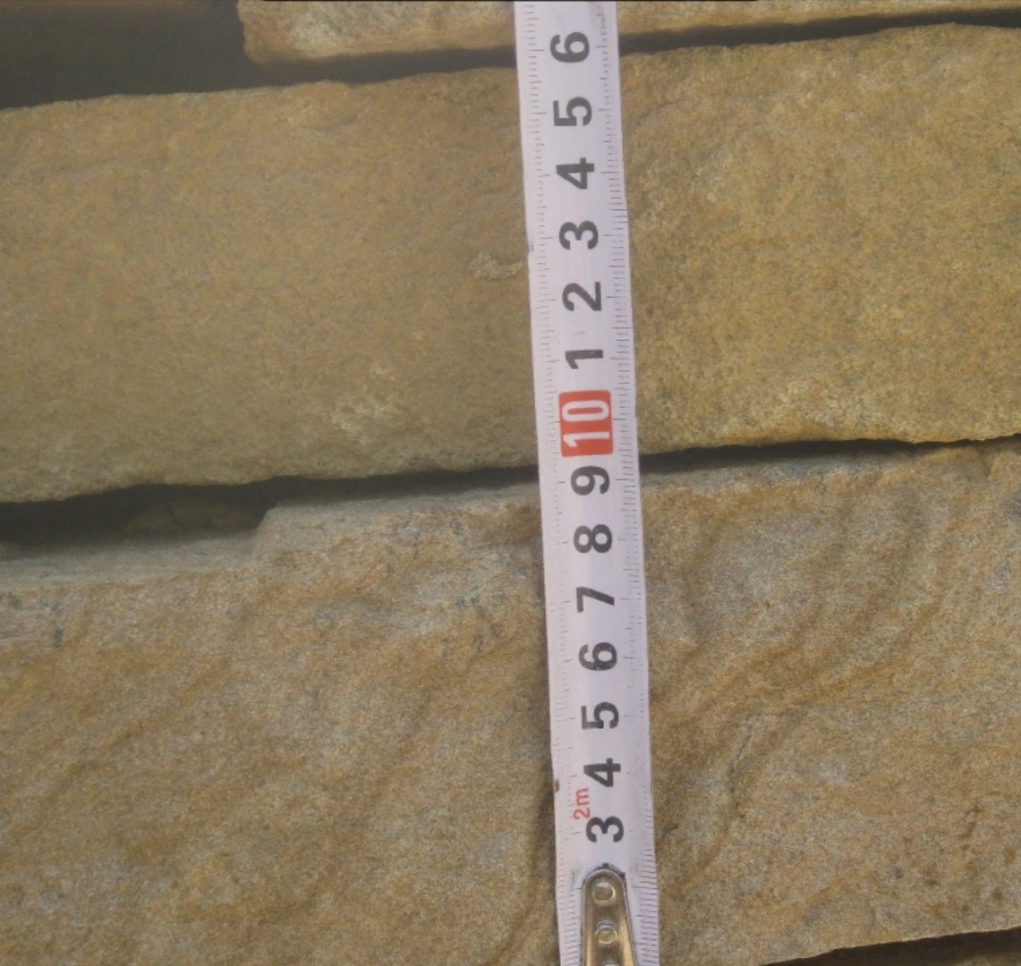 Песчаник пластушка желтый с рисунком (7-15 см)  купить  в Москве плитняк - пластушка - бут желтый песчаник 8 000 руб/м3   фото 