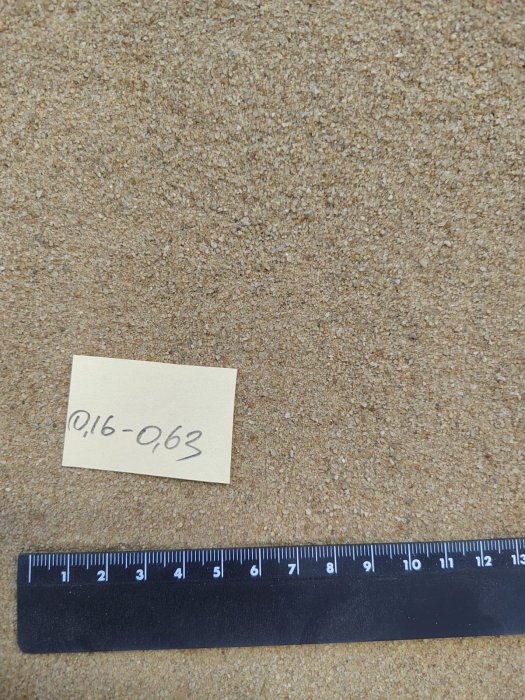 Кварцевый песок для площадок фр. 0,16-0,63 мм.  купить в Москве фото 