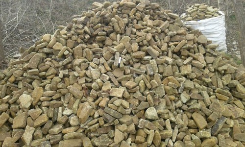 Песчаник для строительства и кладки блочный (фр 100-200 мм)  купить  в Москве песчаник бежевый серый рыжий валун мелкий для строительства песчаник 6500 руб/т   фото 