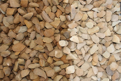  Щебень крошка желтый (песчаник) фр. 20-40 мм.  купить  в Москве песчаник бежевый рыжий каменная крошка песчаника 7 200 руб/т   фото 