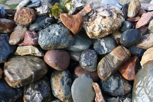  Ландшафтные валунчики фр.100-500 мм.  купить в Москве крупный природный камень серый, темно-серый, светло-серый речной валун крупный 4800 руб/т   фото 