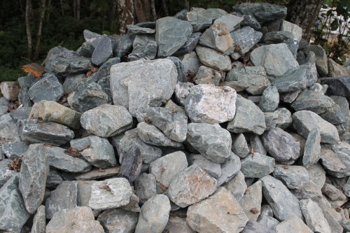  Гранит скальник (серо-зеленый) фр. 100-500 мм.  купить в Москве гранит зеленый, серый, салатовый крупный ландшафтный валун 6 000 руб/т   фото 