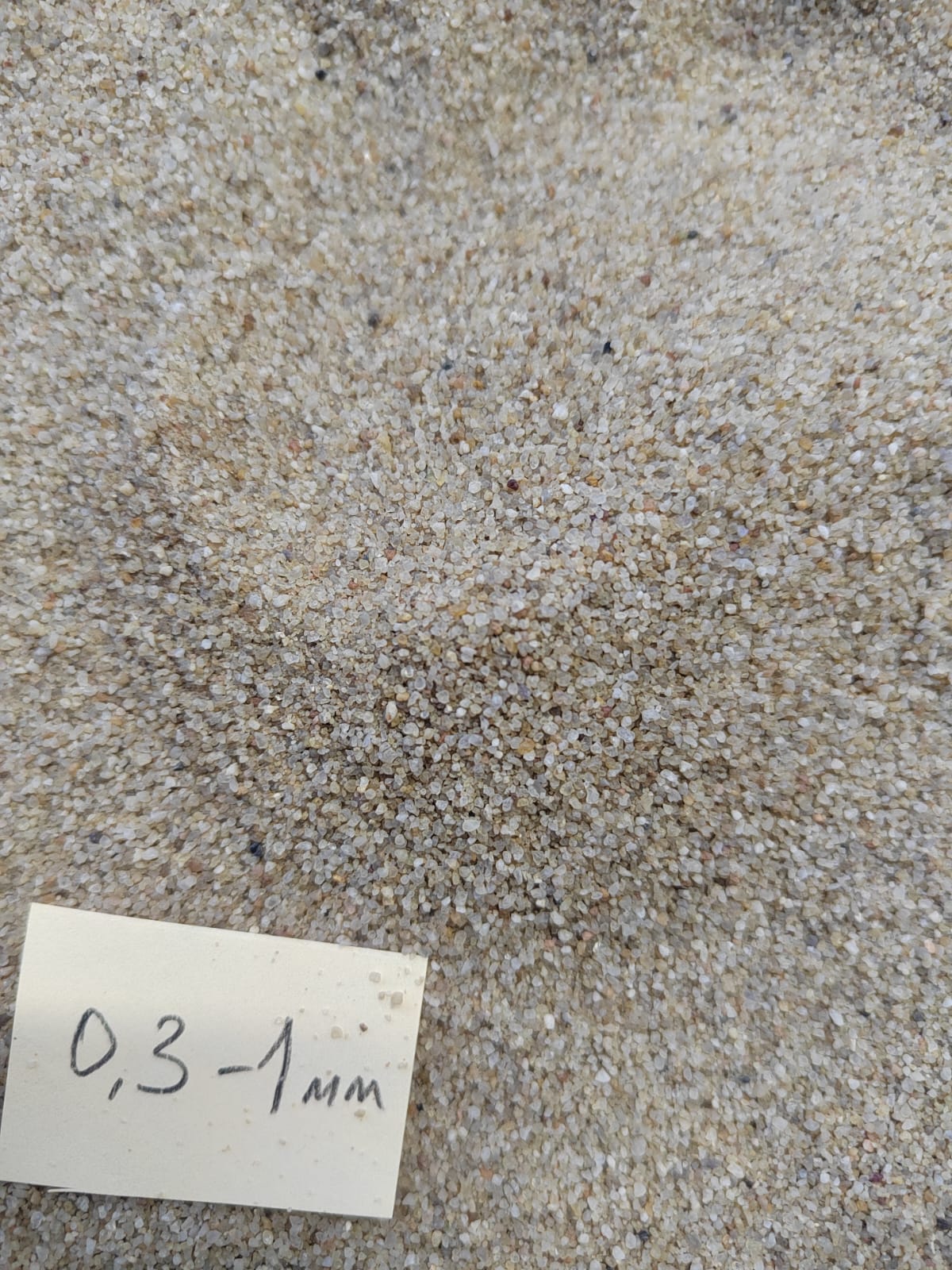 Кварцевый песок для площадок фр. 0,3 - 1 мм.  купить в Москве фото 
