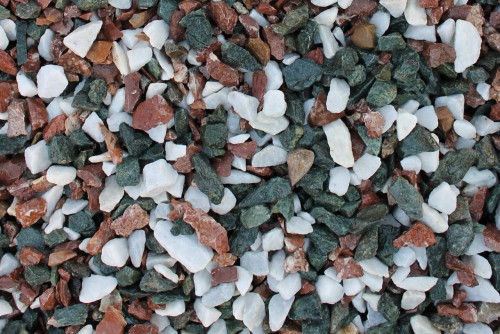  Мраморная крошка (щебень крошка микс: белый-зеленый-розовый) фр. 10-20 мм.  купить  в Москве мрамор белый, зеленый, розовый декоративный ландшафтный колотый щебень 9500 руб/т   фото 
