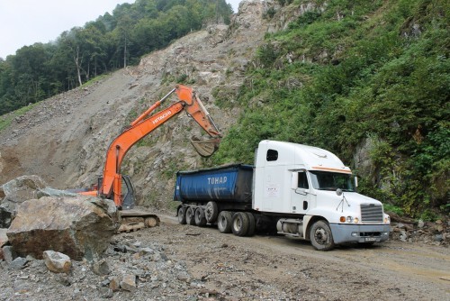  Гранит скальник (серо-зеленый) фр. 500-1500 мм.  купить в Москве гранит мрамор  серый зеленый темно-серый глыба скальная колотая ландшафтная 7 500 руб/т   фото 