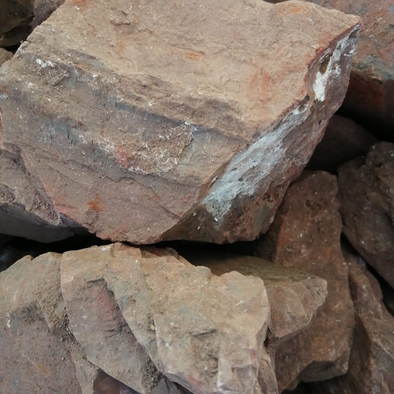 фото Яшма красная  (фр. 70-100 мм)  купить в Москве в интернет-портале 