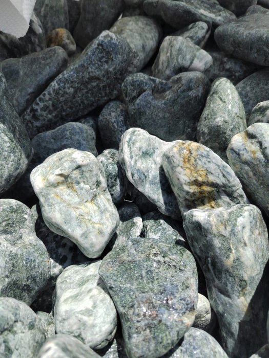 Галтованный жадеит (фр. 70-100 мм) фото заказать  Москве
