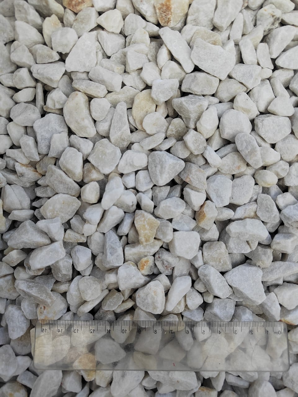  Мраморная крошка, щебень, цвет-белый, фр. 10-20 мм.  купить  в Москве мрамор белый, молочный айвори каменная ландшафтная декоративная крошка шебня 9500 руб/т   фото 