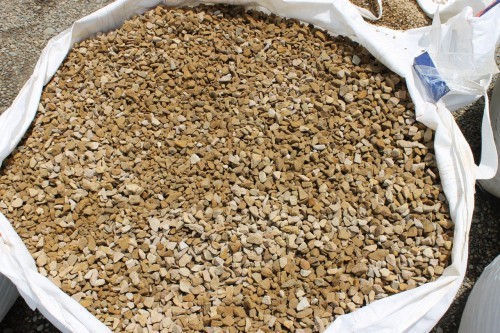  Щебень крошка желтый (песчаник) фр. 10-20 мм.  купить  в Москве песчаник бежевый, серый, рыжий декоративный ландшафтный щебень колотый 7 200 руб/т   фото 