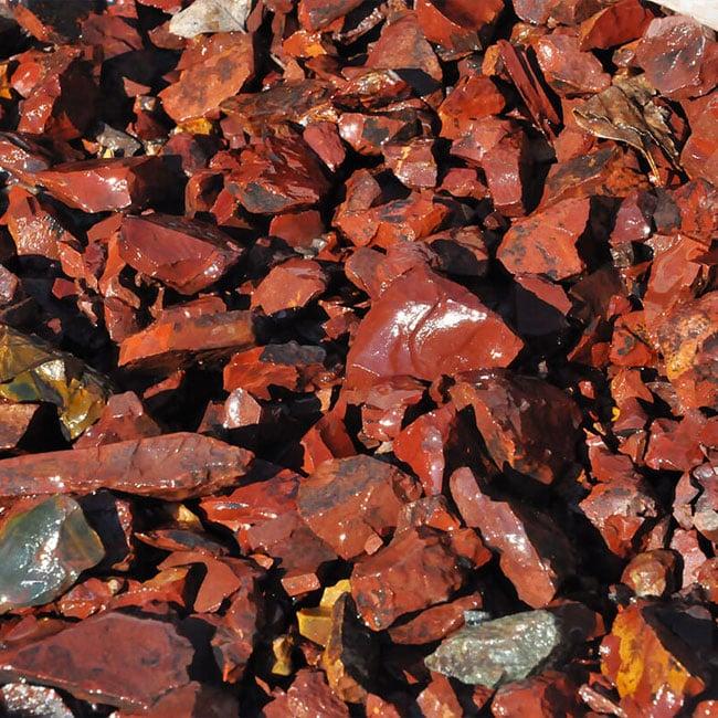  Щебень крошка красный (ЯШМА) фр. 10-20 мм.  купить  в Москве яшма красный, бордовый, оранжевый, рыжий декоративный каменный ландшафтный щебень колотый 6 600 руб/т   фото 