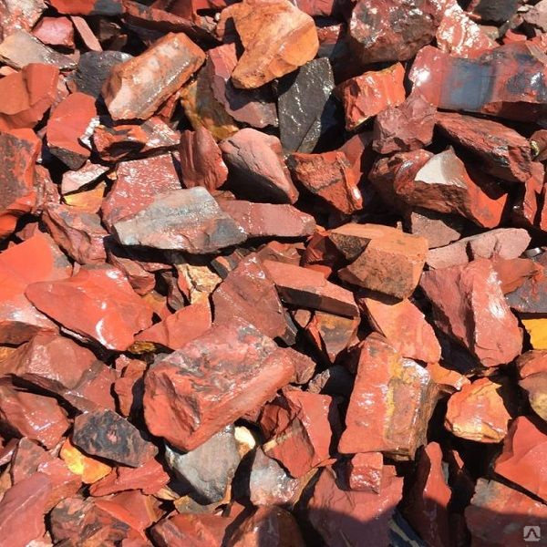  Щебень крошка красный (ЯШМА) фр. 5-10 мм.  купить  в Москве крошка каменная яшмы красный, бордовый, темно-красный декоративная крошка ландшафтная каменная яшмоидная 6 600 руб/т   фото 