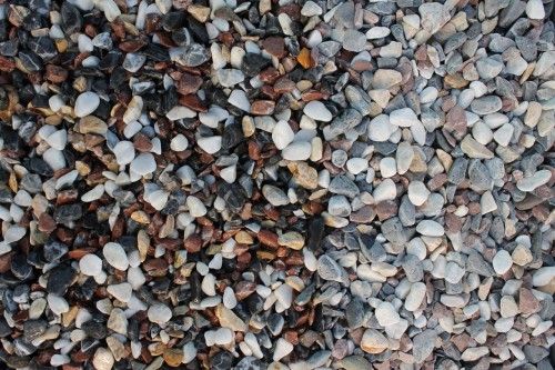  Микс мраморной гальки (щебень галтованный микс:белый-черный-розовый-медовый) фр.10-20 мм.  купить  в Москве мрамор белый, медовый, черный, розовый мраморный декоративный ландшафтный окатанный округлый галтованный щебень 14500 руб/т   фото 
