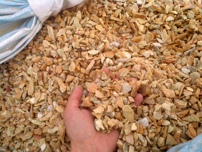  Щебень крошка желтый (ЗЛАТОЛИТ) фр. 20-40 мм.  купить  в Москве златолит бежевый, золотистый, желтый декоративная каменная крошка 8 000 руб/т   фото 