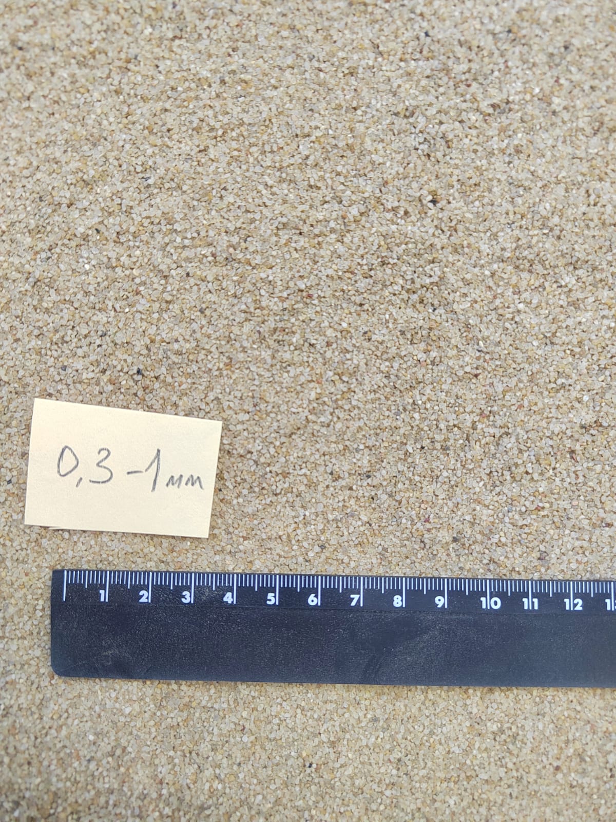 Кварцевый песок для площадок фр. 0,3 - 1 мм.  купить в Москве фото 