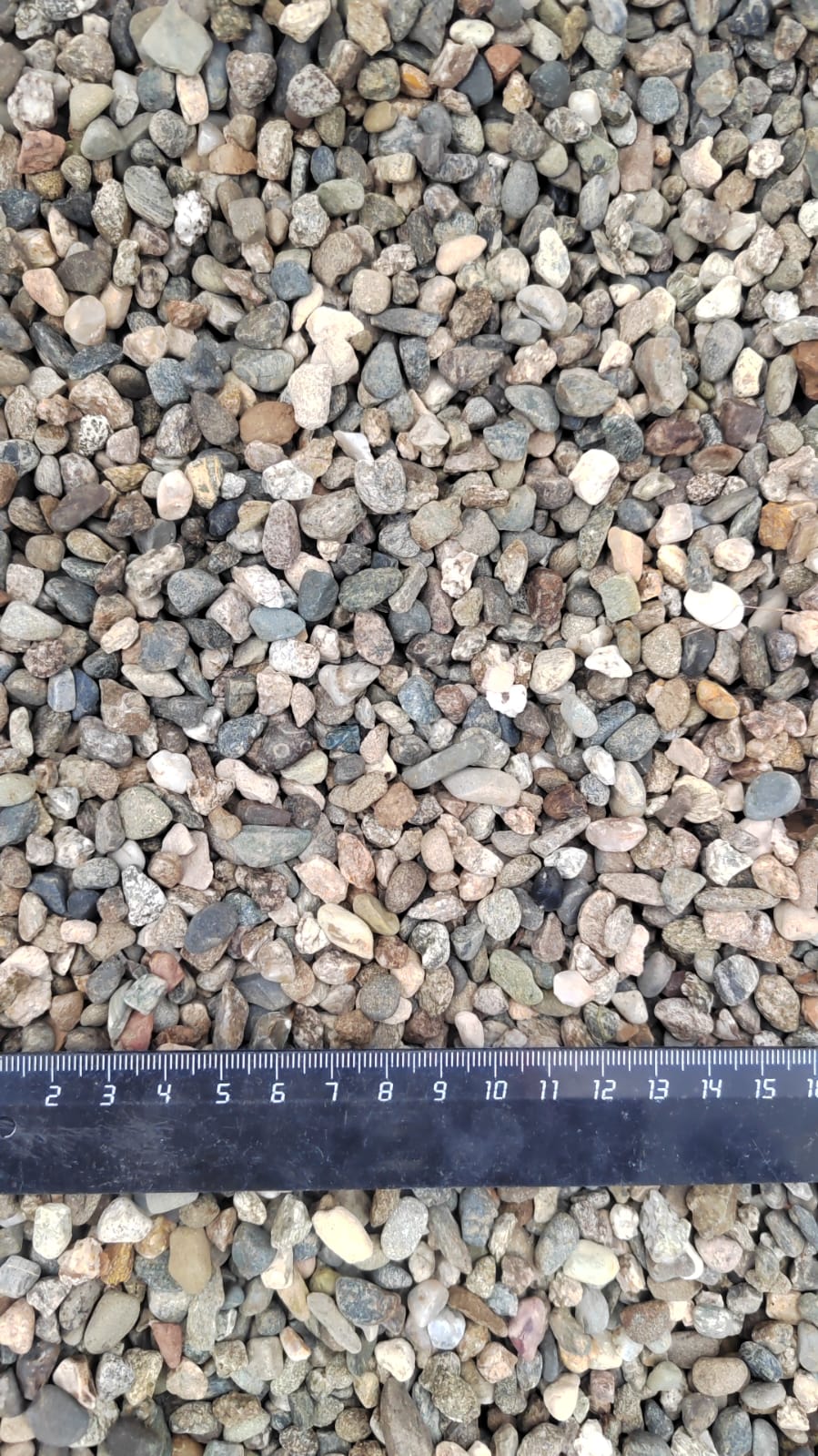  Галька речная окат (серая) фр.5-10 мм купить   в Москве галька речная серая, серый, темно-серый, светло-серый, коричневый речная окатанная галька декоративная ландшатфная 4000 руб/т   фото 