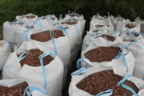  Мраморная крошка (щебень крошка розовый) фр. 20-40 мм.  купить  в Москве мрамор розовый, красный мраморная крошка декоративная 7700 руб/т   фото 