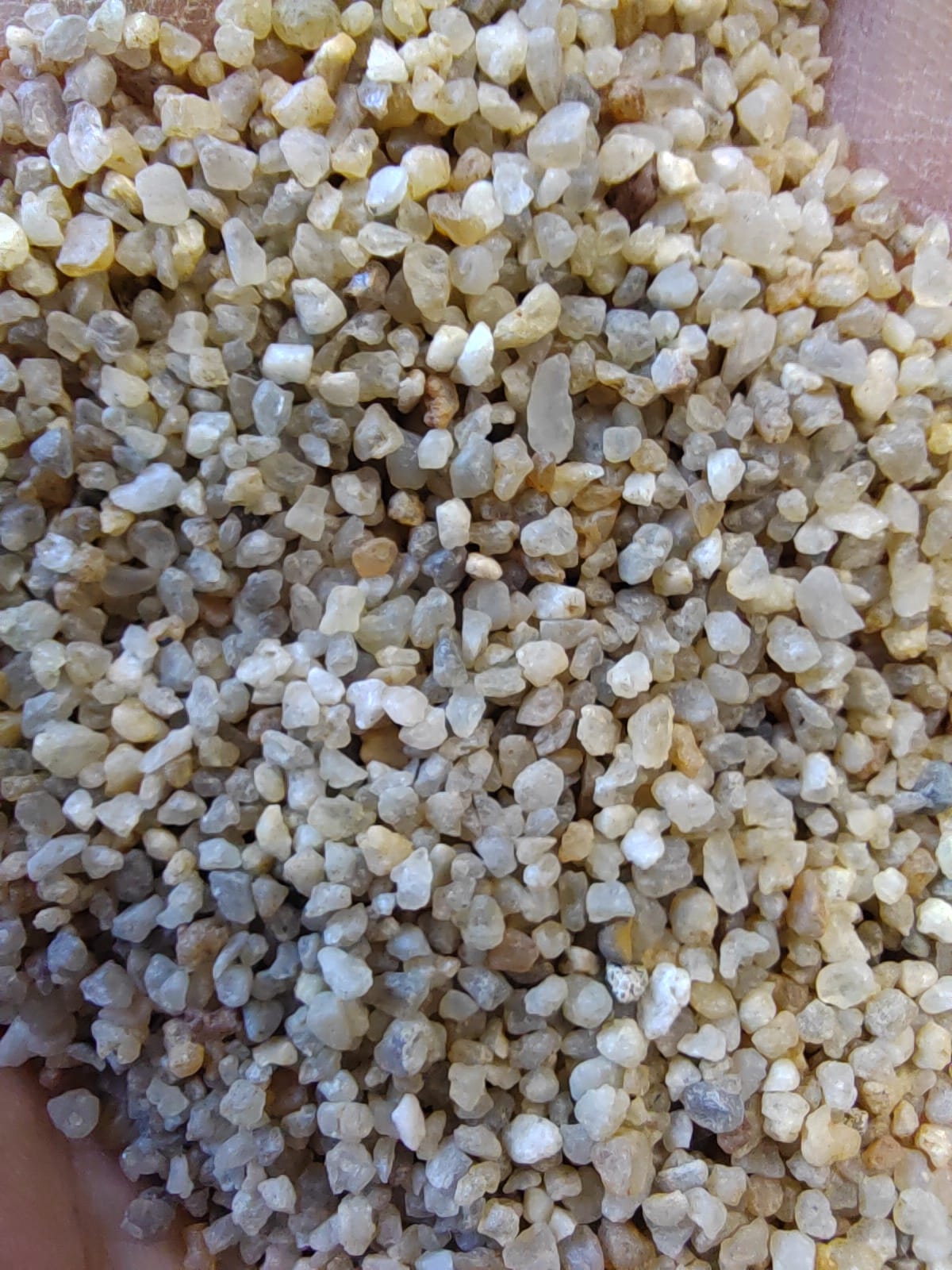 Кварцевый песок для водоподготовки фр. 1,6-3 мм.  купить в Москве фото 