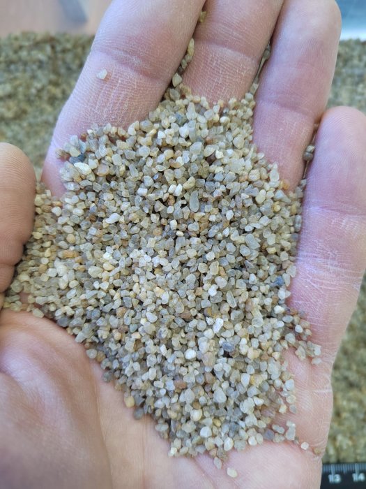 Кварцевый песок сухой фракцинированный фр. 1,6-4 мм.  купить в Москве фото 
