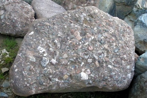  Конгломераты фр. 300-1000 мм.  купить в Москве кварц мрамор диабаз коричневый, серый зеленоватый речной валун крупный 6500 руб/т   фото 